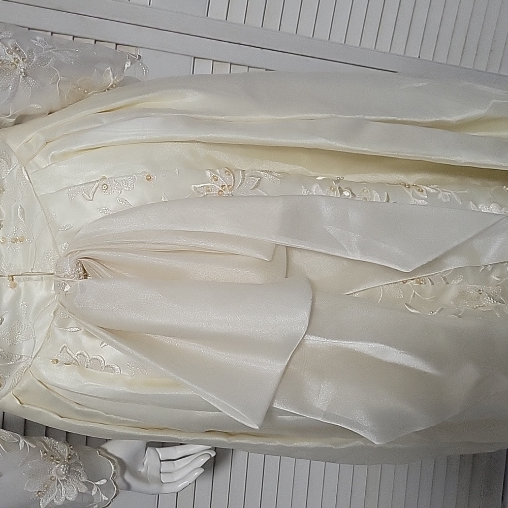 Wedding Dress Womans Sz. M Custom Made Lace Sequins & Beading Puff Sleeve Vint. - Picture 7 of 16